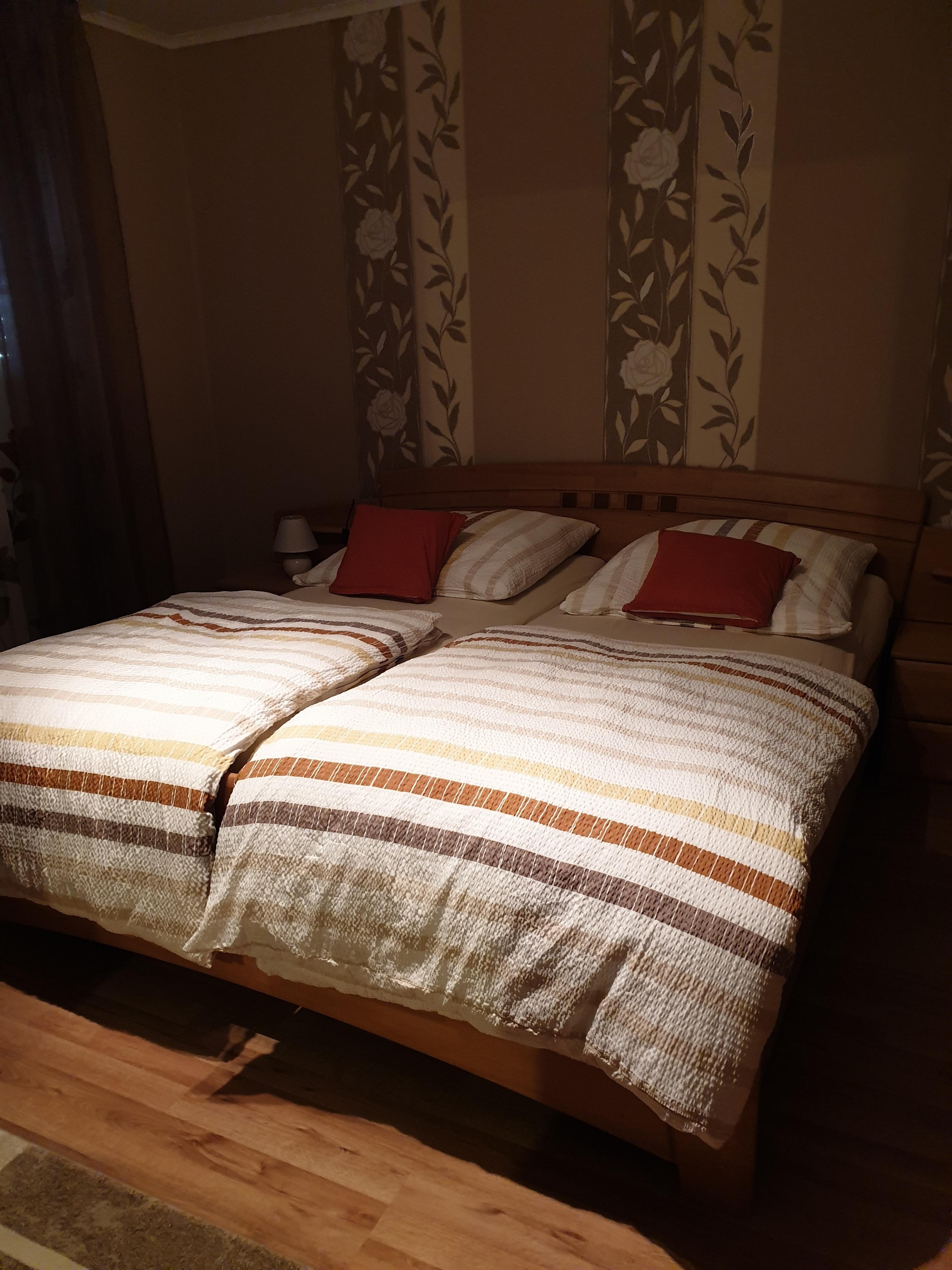 Foto: 1. Schlafzimmer - Doppelbett