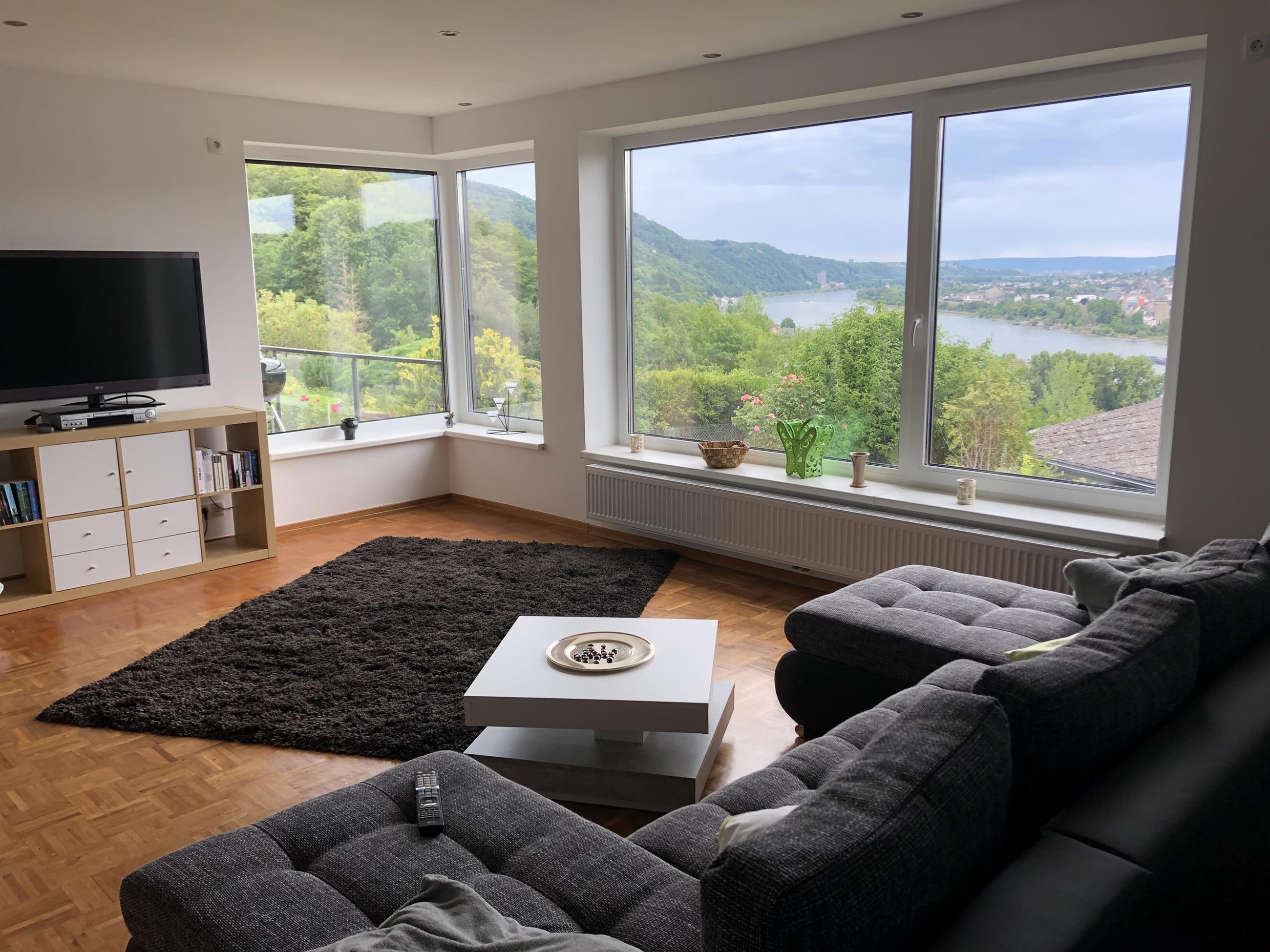 Foto: Wohnzimemr mit Rheinpanorama