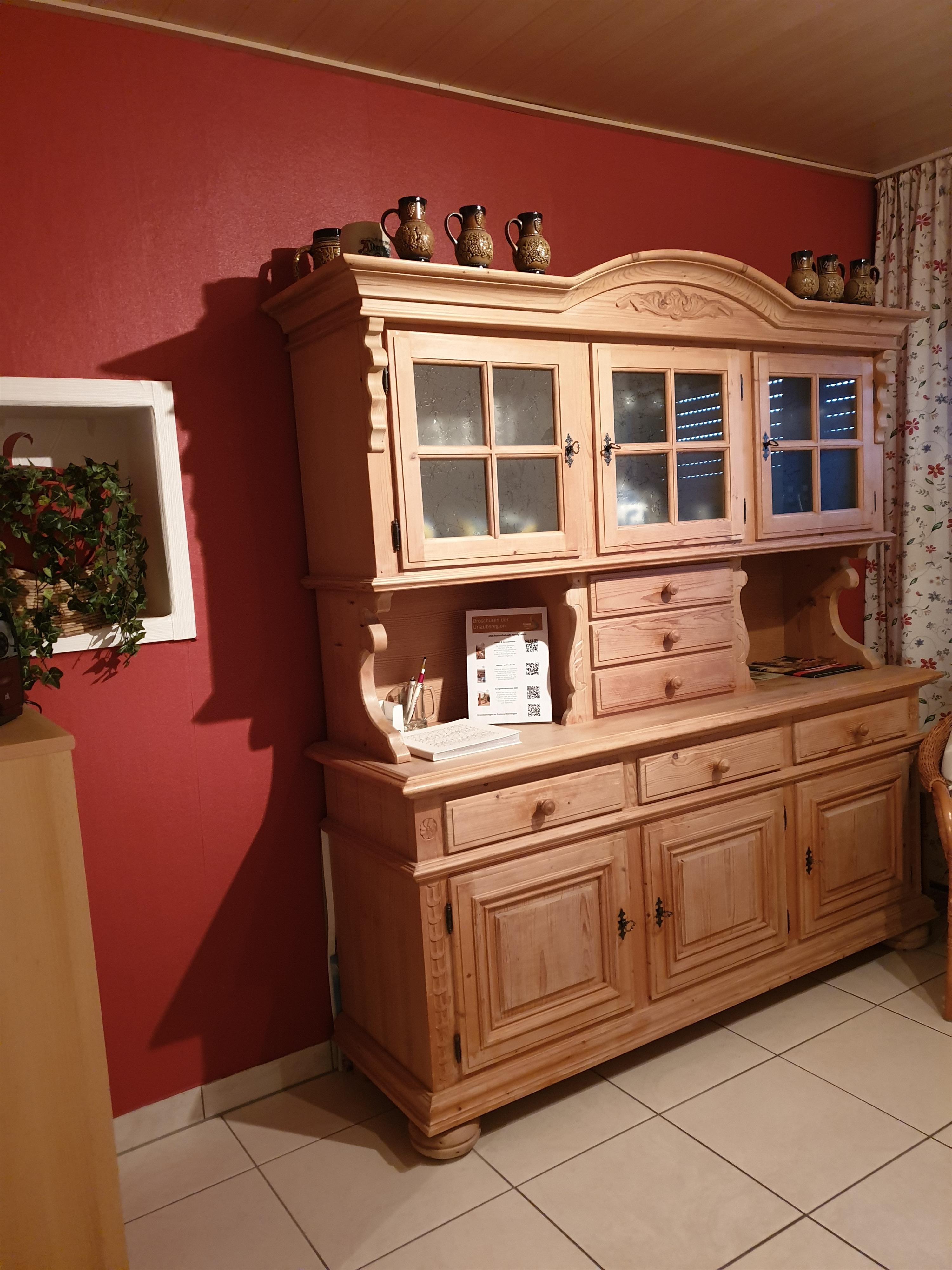 Foto: Esszimmerschrank