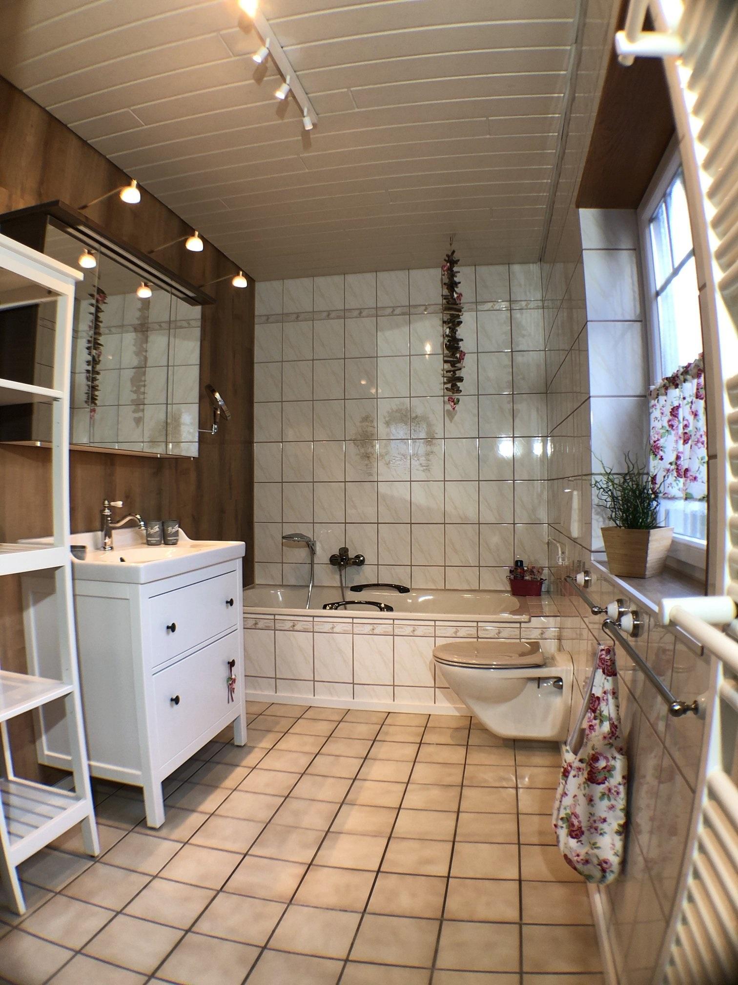 Foto: Badezimmer+Badewanne