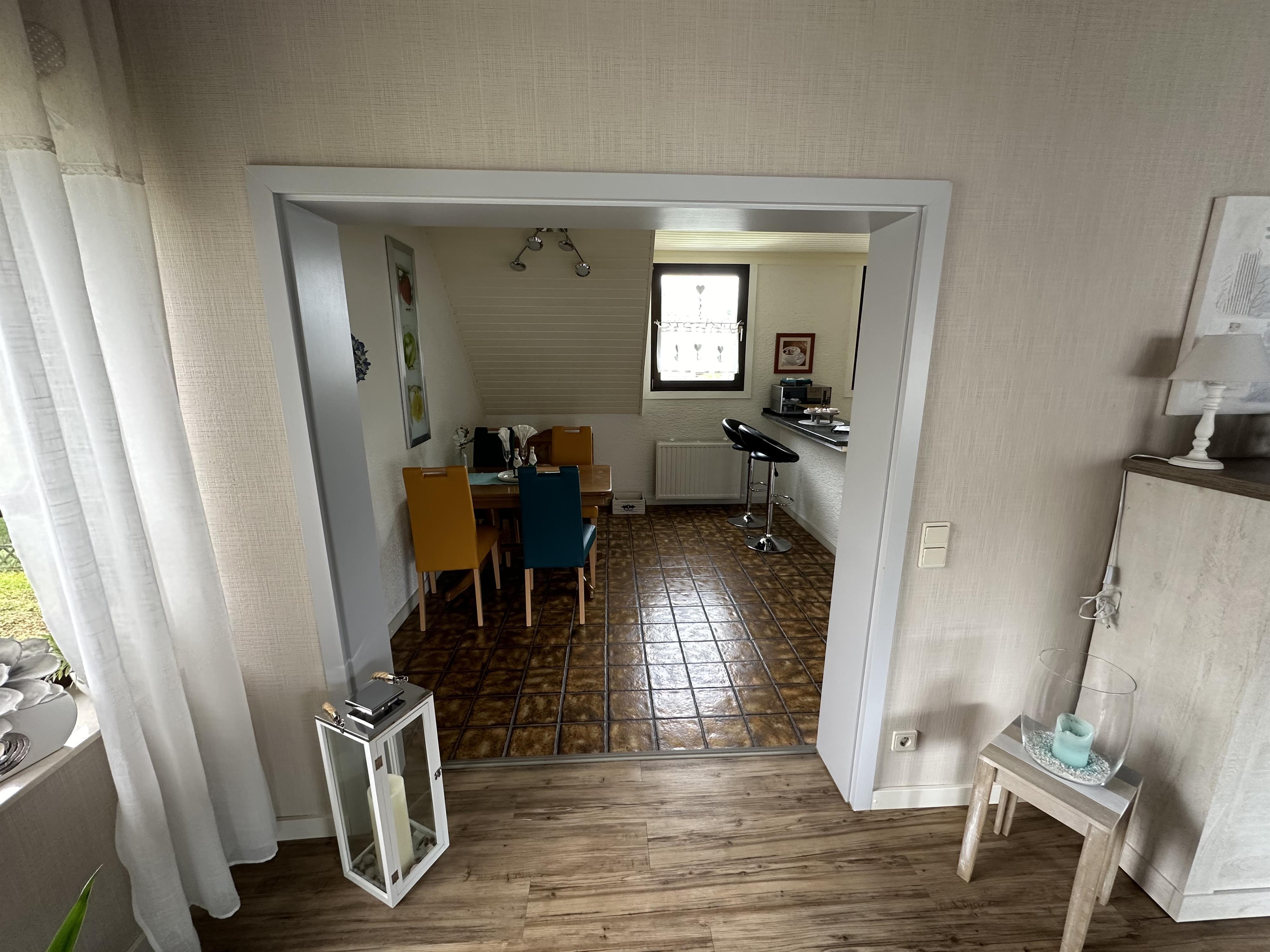 Foto: Durchgang vom Wohnzimmer in die Küche