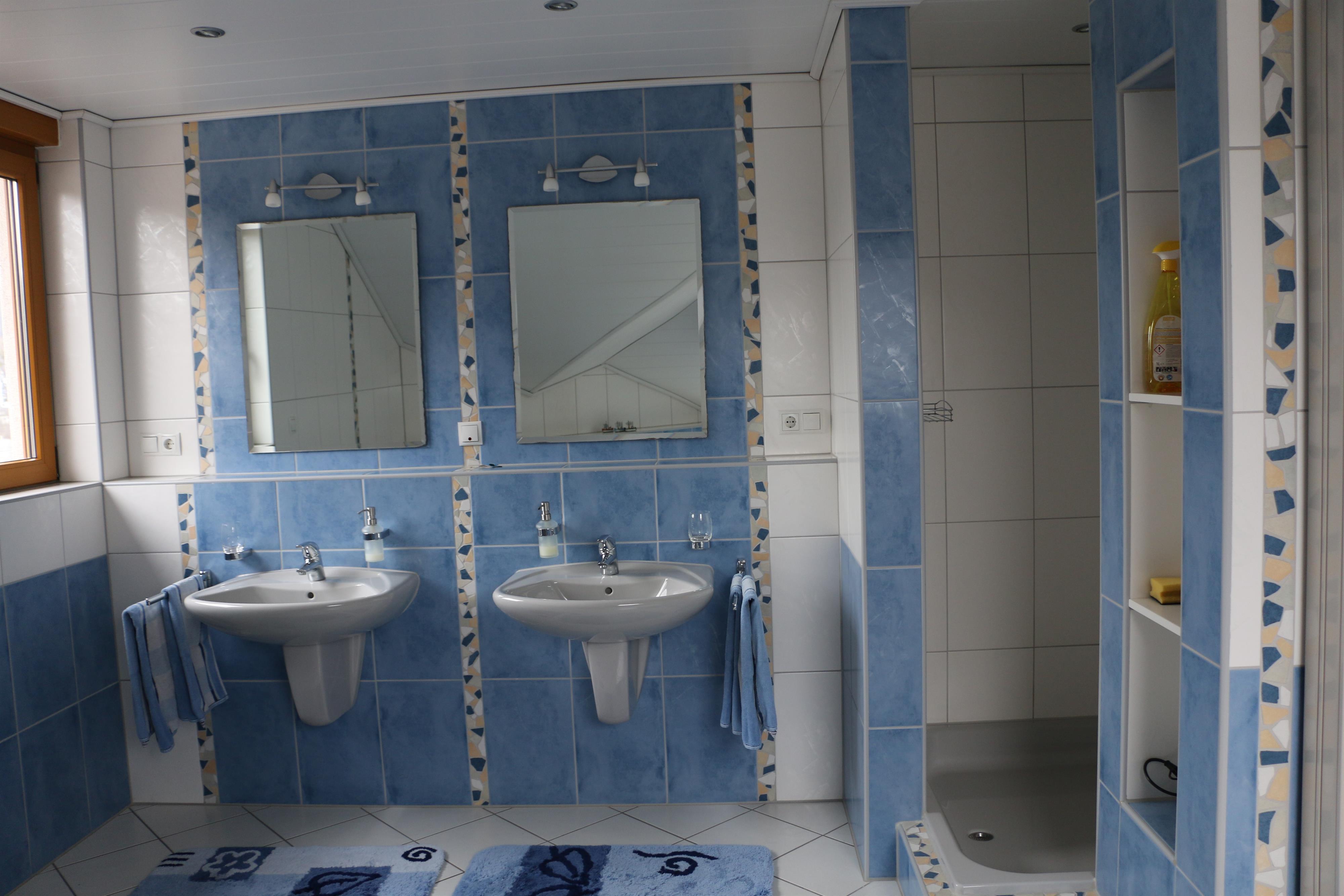 Foto: Waschbecken Dusche