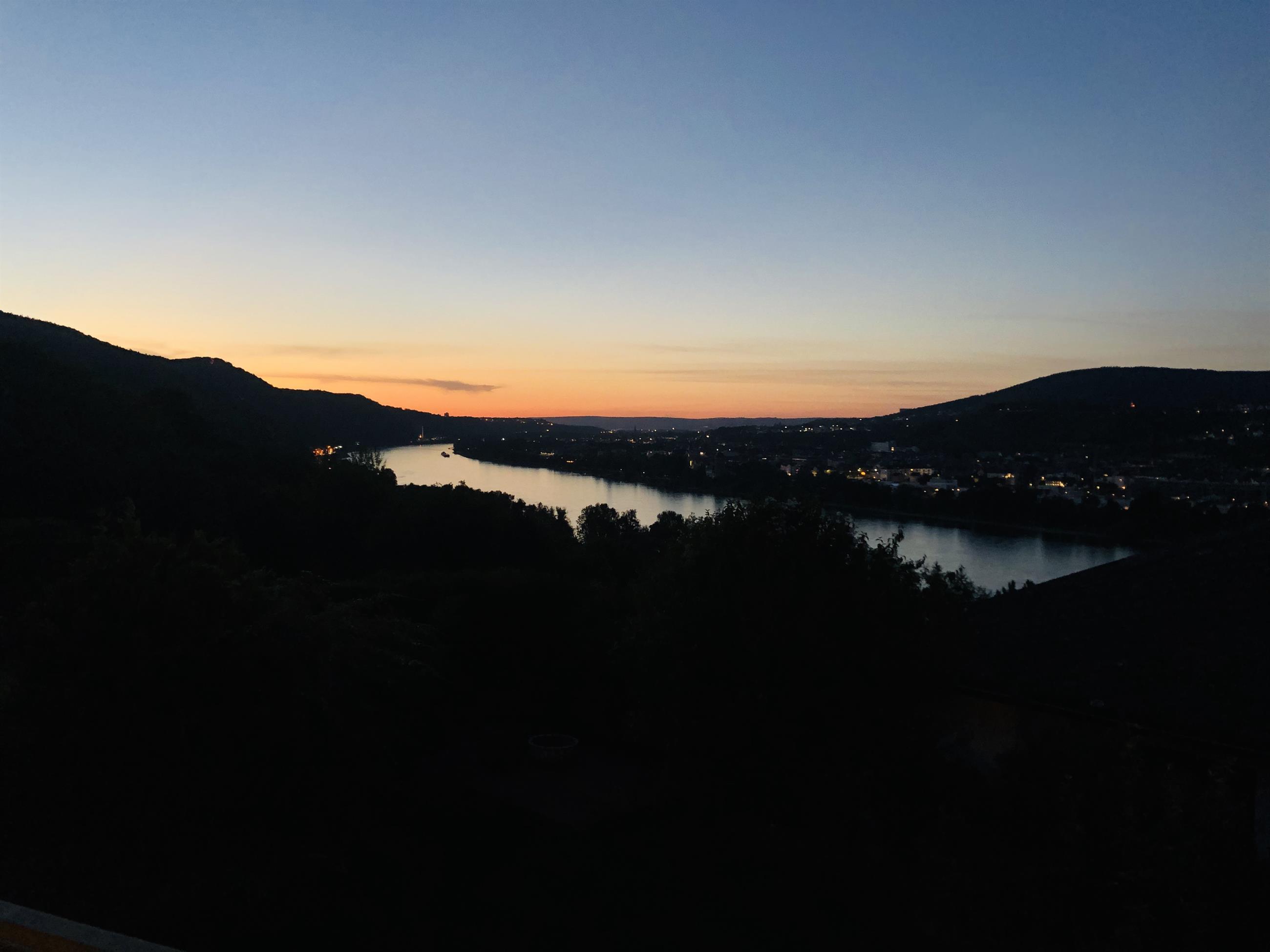Foto: Rheinblick am Abend