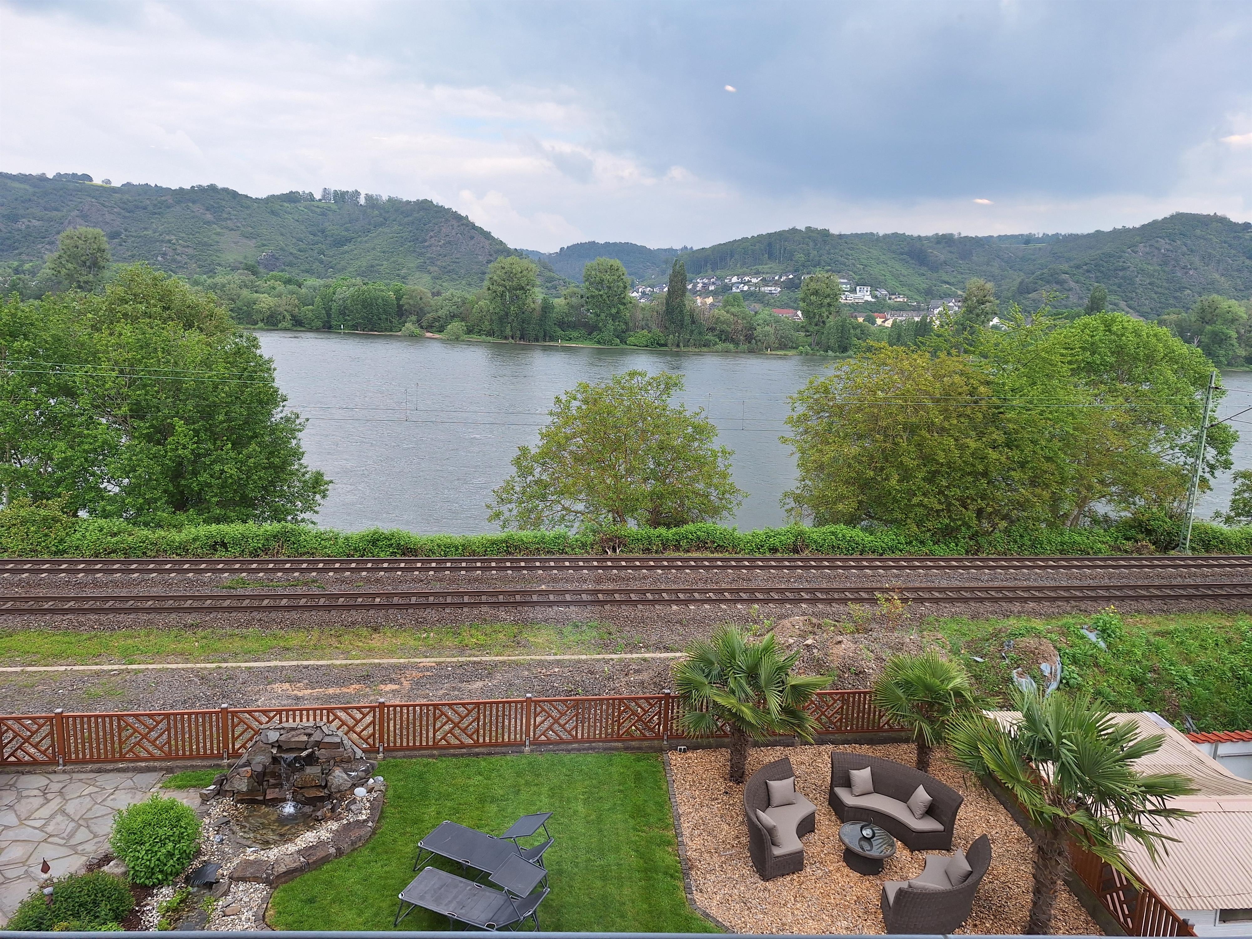 Foto: Ausblick von der Ferienwohnung ins Rheintal