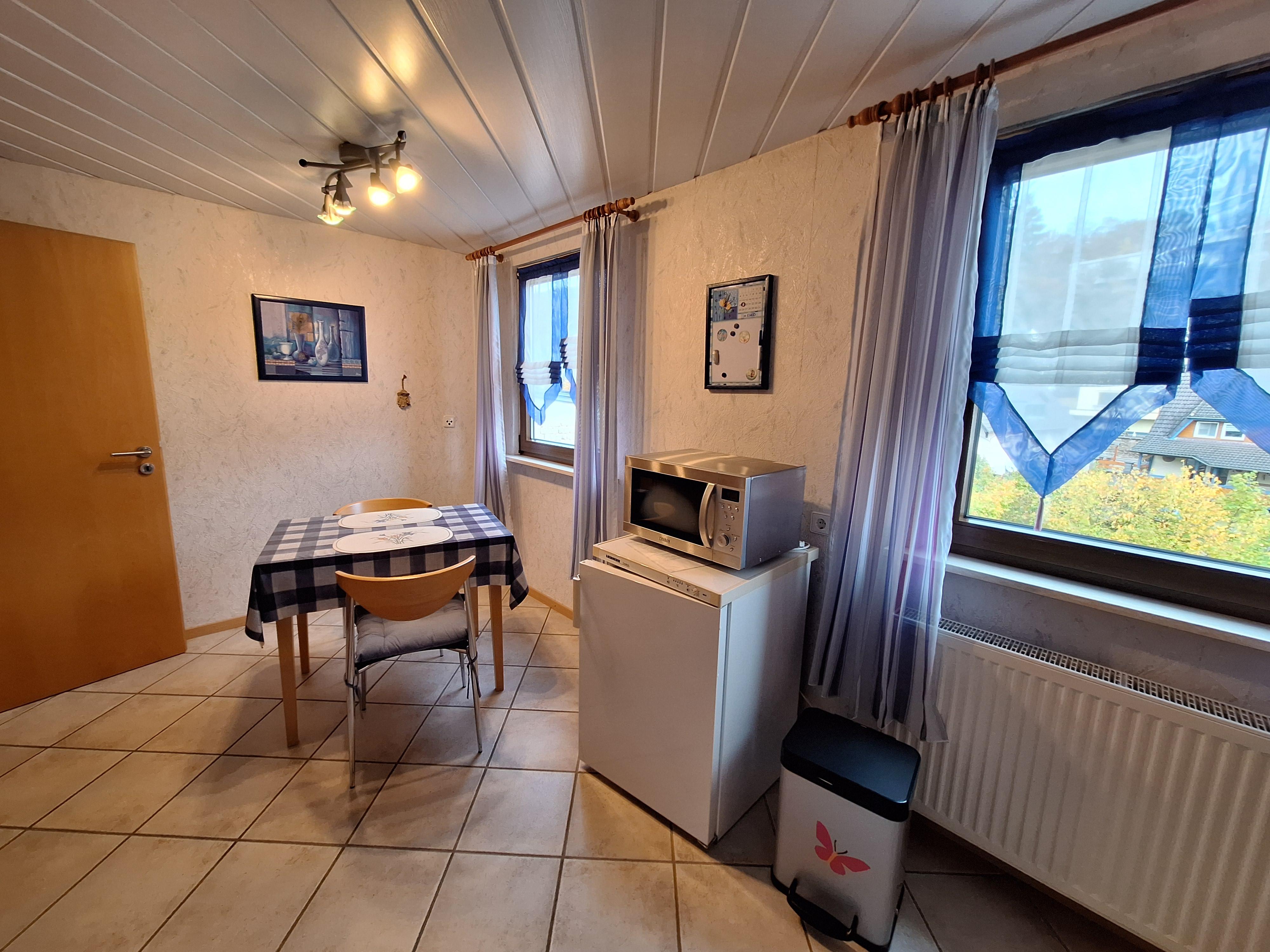 Foto: Kleiner Esstisch in der Küche