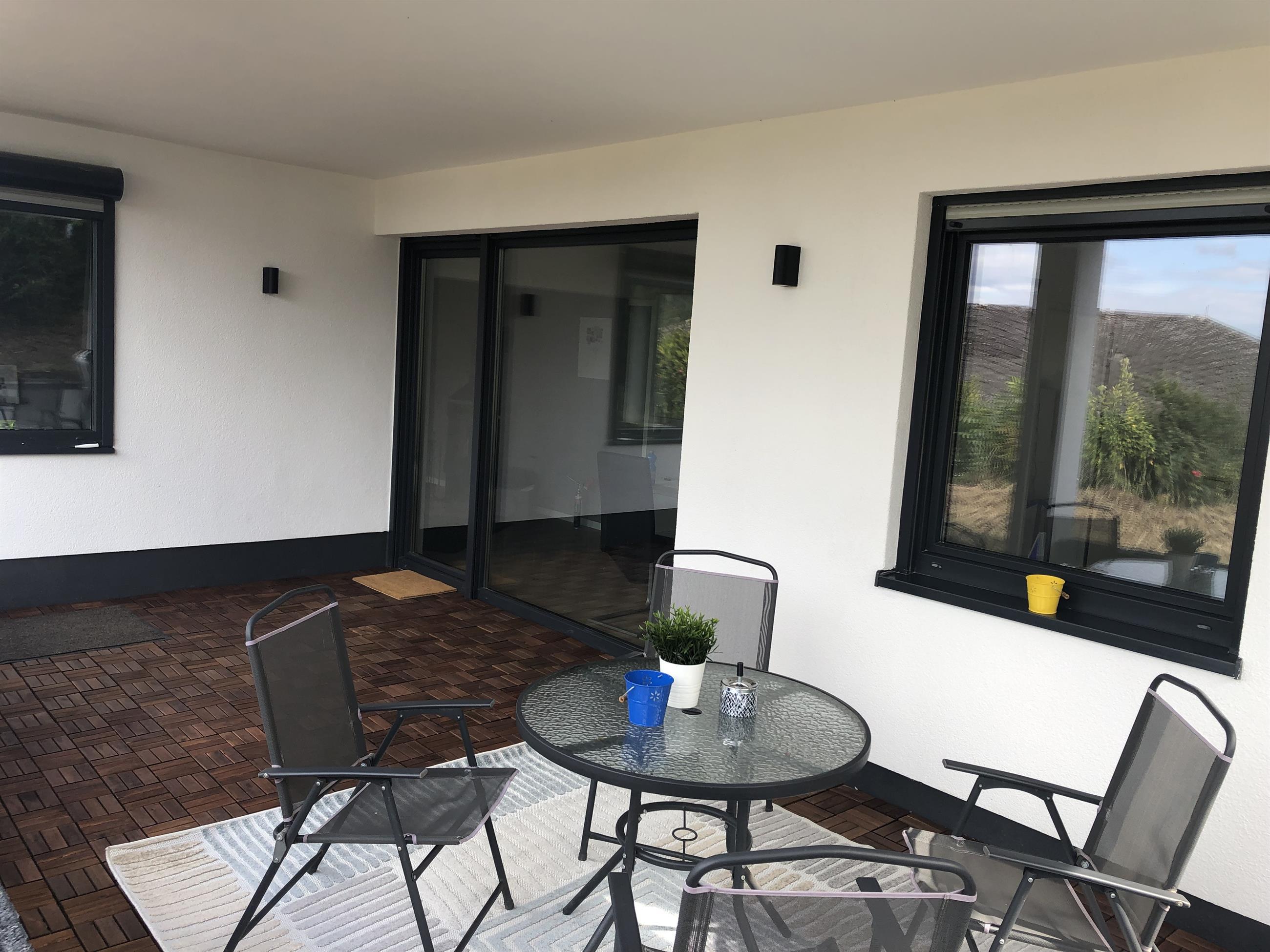 Foto: Terrasse mit Gartenblick