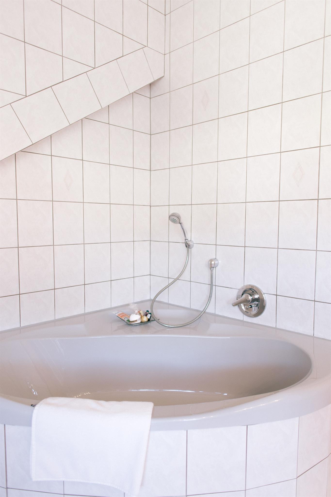 Foto: Eckbadewanne
