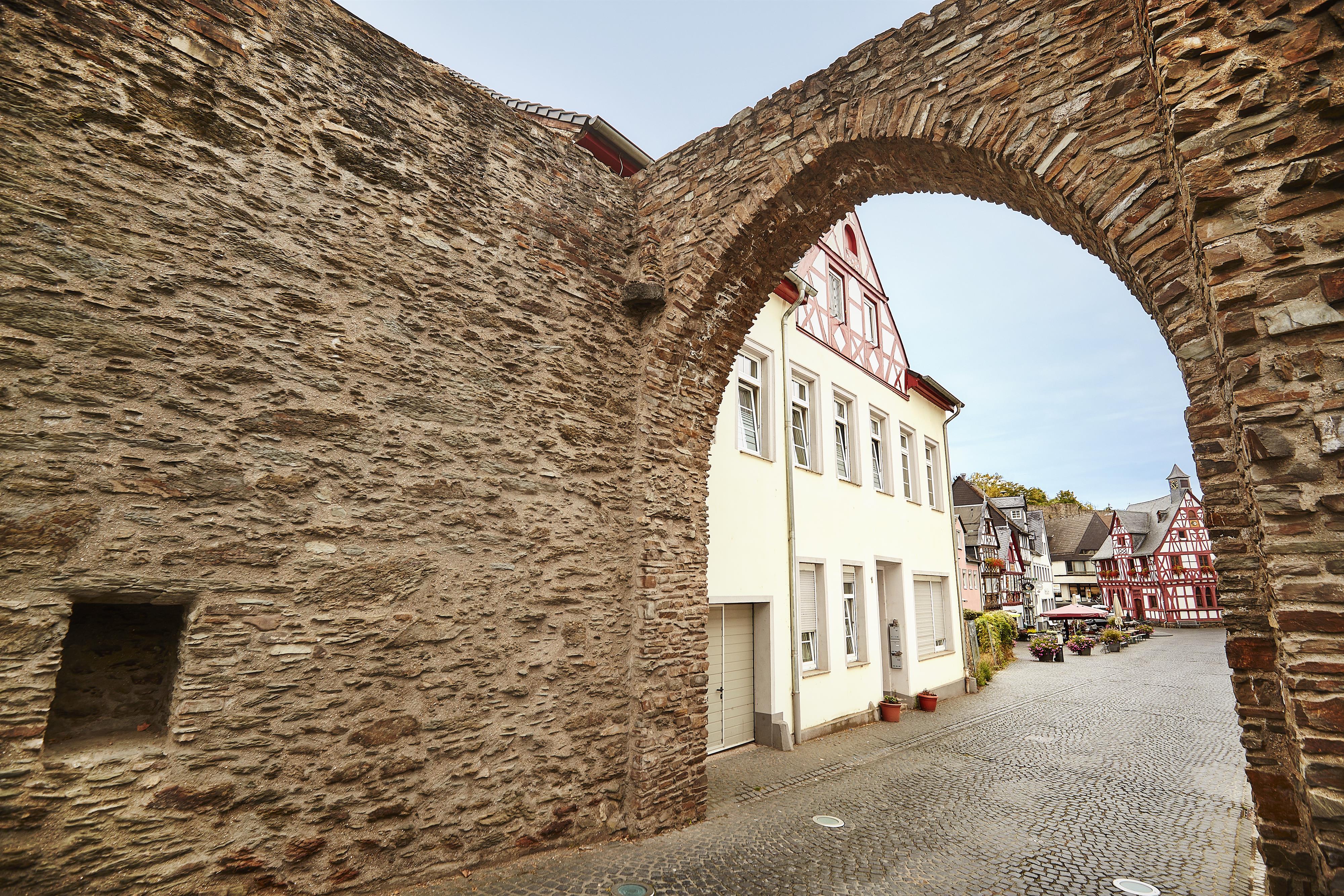 Foto: Kirchtor in Rhens